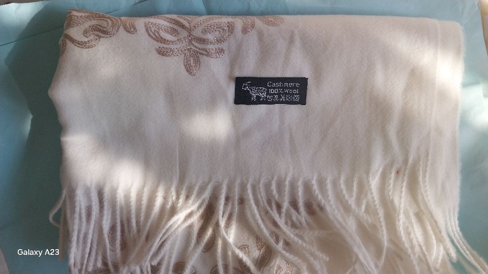 Палантин белый новый