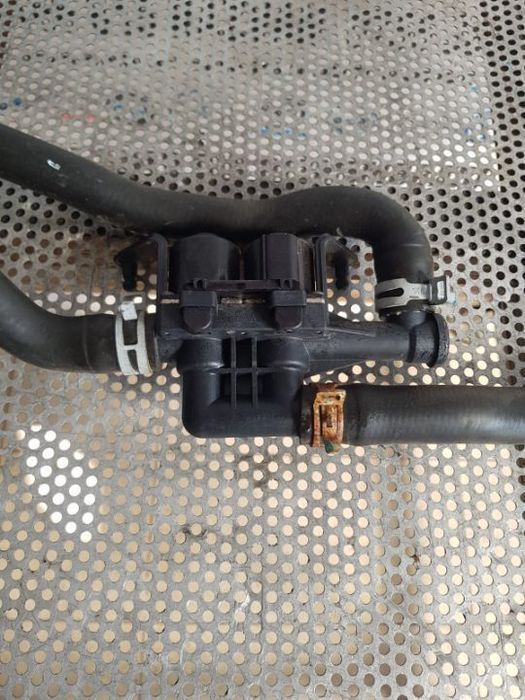 Pompa Secundara Auxiliara Preincalzitor Apa BMW F10 F11 F06 F07 F12 F13 F01 F02 X5 X6 Cod