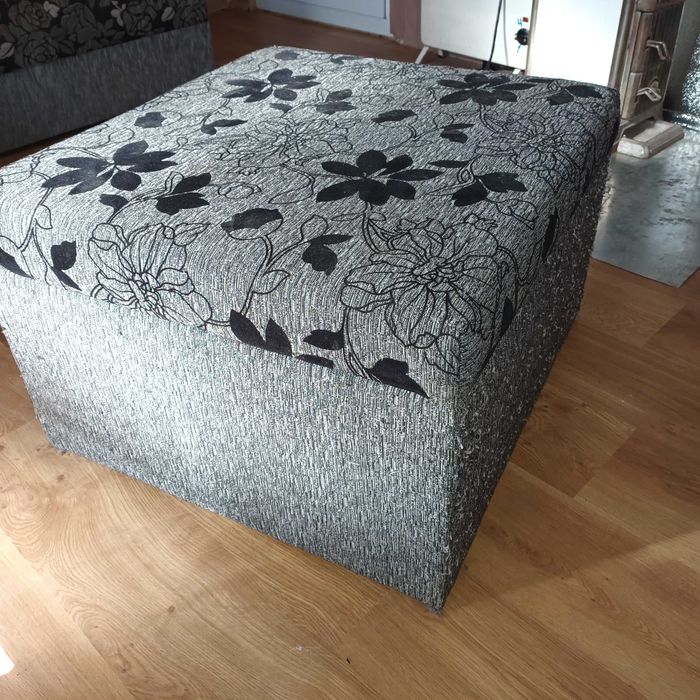 нова табуретка 70 х 70 х 50