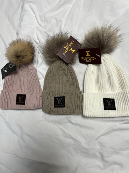 Дамски зимни шапки