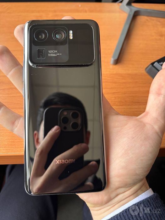 Xiaomi 11ultra12/ 256 ekranda singan joyi bor  bor abmen