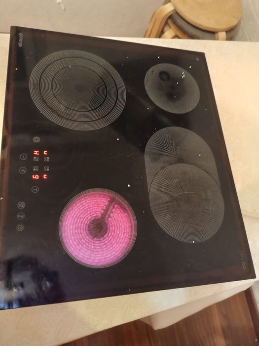 Продам электроплиту ,Варочная поверхность