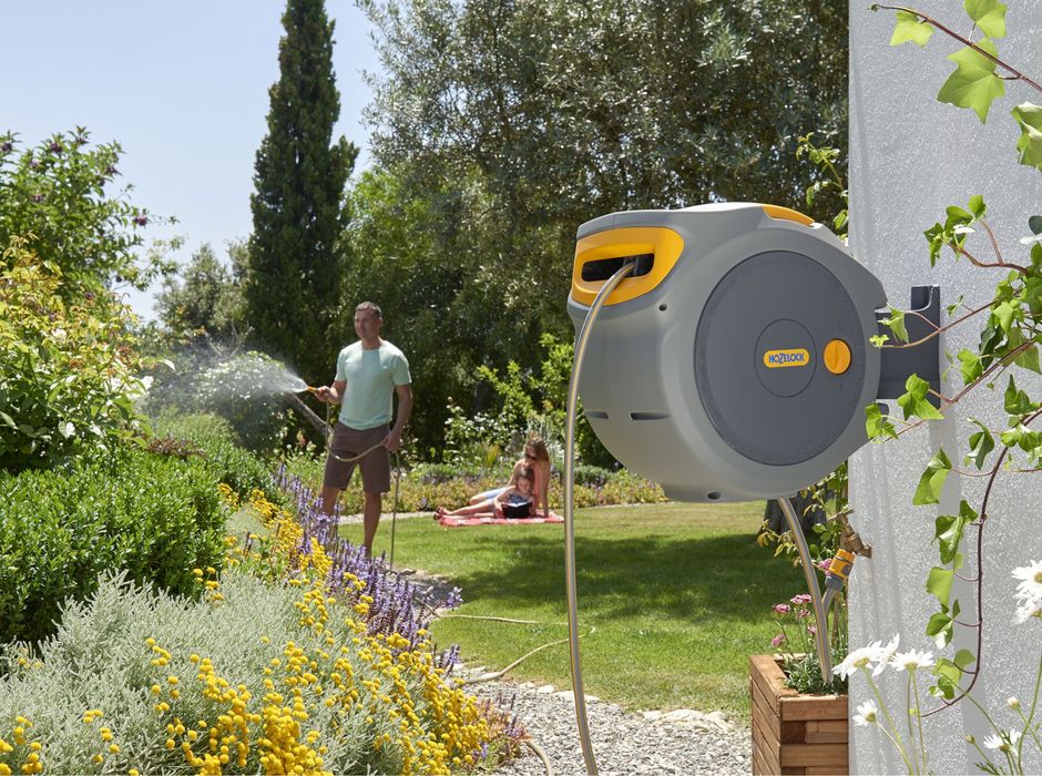 Автоматическая настенная катушка со шлангом HoZelock AutoReel 30m