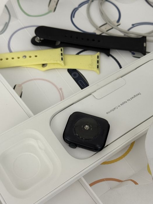Apple watch SE 2 series  (gen2) (2024) 40mm