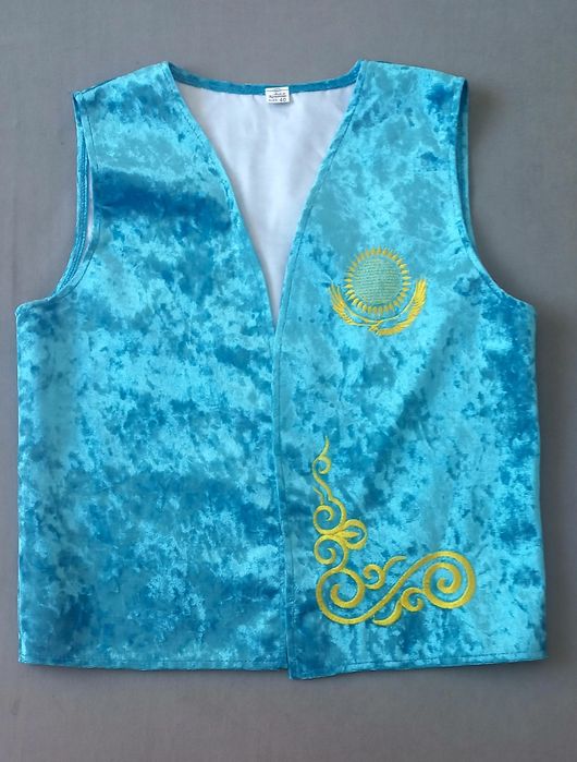 Жилетка  детская одежда продам