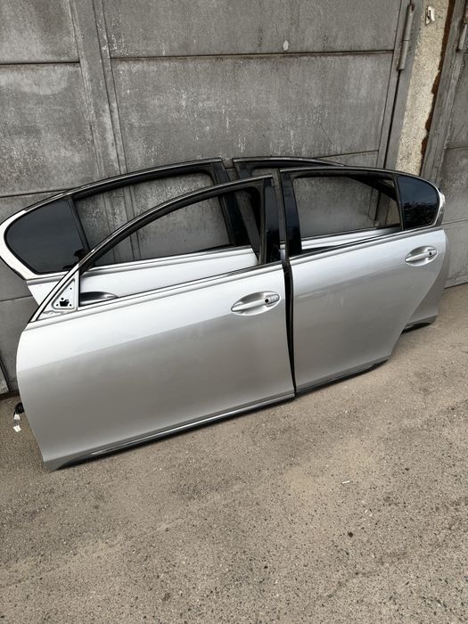Lexus is 250 // 300 // 350 передний бампер, дверь