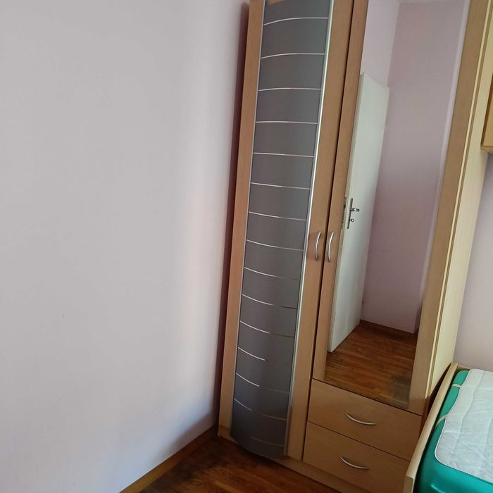 Мебели: гардероб, етажерка, легло