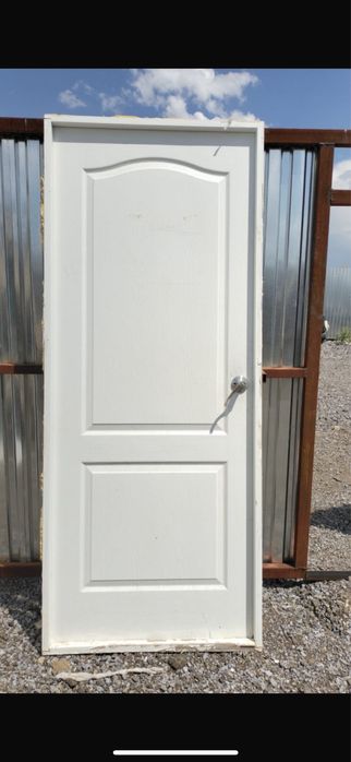 Двери белого цвета