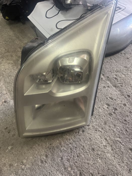 Ляв и десен Фар Ford Transit