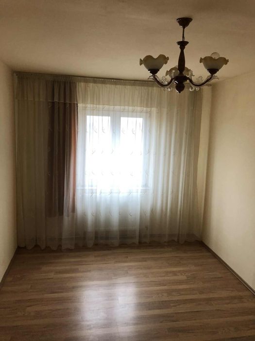 Apartament 3 camere semidecomandat