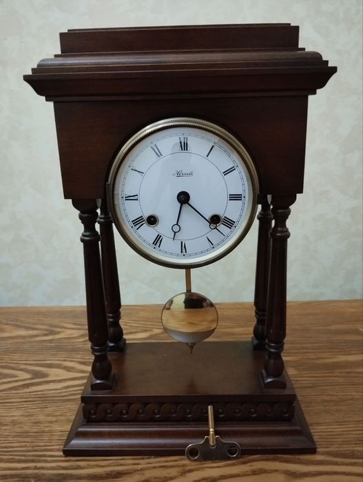 Часы настольные Hermle Judge(Германия)