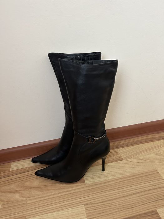 Кожанные сапоги + духи в подарок