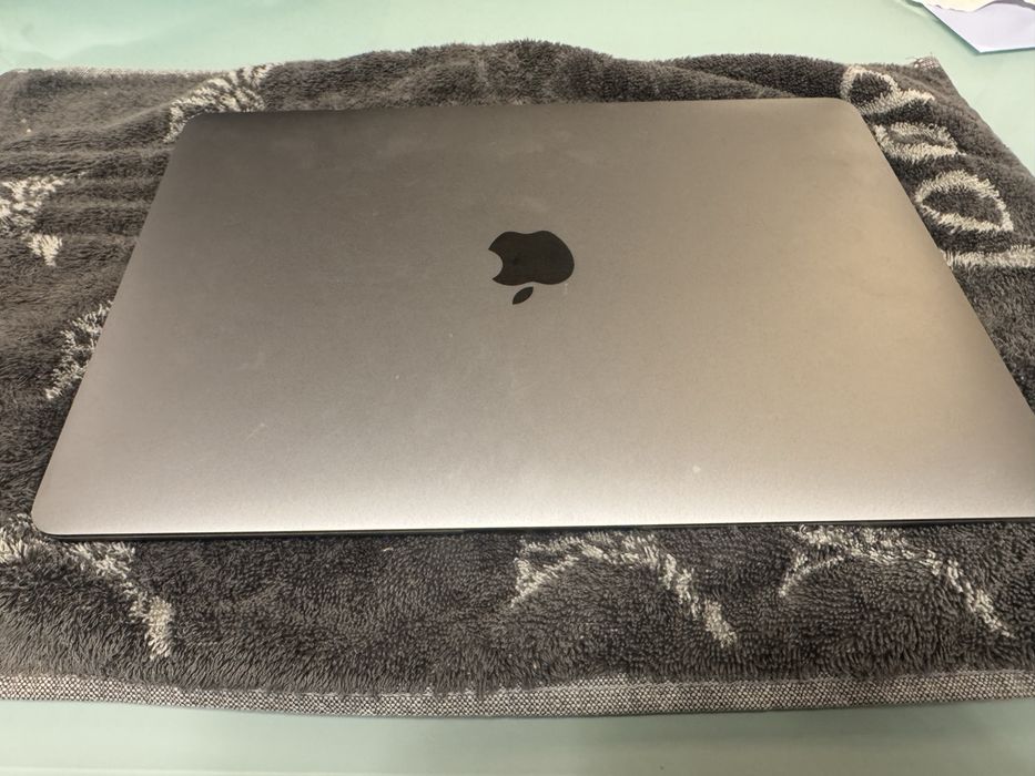 Macbook m1 air. + калъф