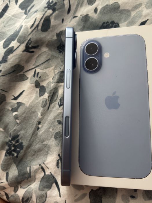 Айфон Iphohe 17 25gb blue