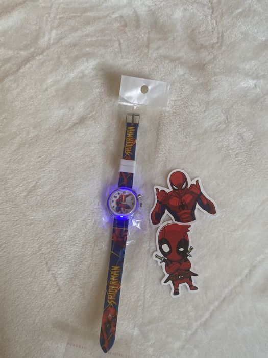 Светещ часовник на спайдърмен