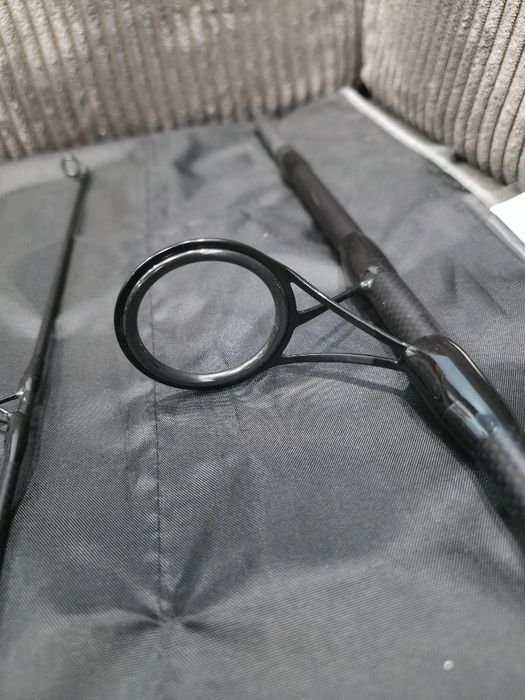 2бр Шаранджийски въдици Avid Exodus Pro 12ft 3.5lb и 2бр калъфи Nash.