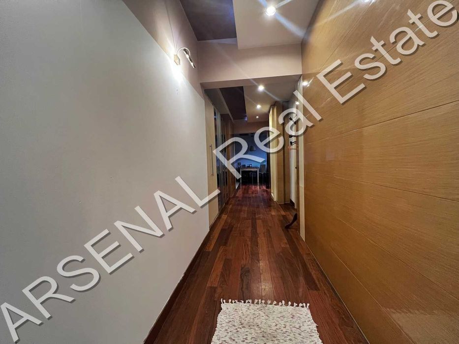 Дава се под наем Тристаен апартамент в София, Център - 120 кв.м за 797.64 € - Снимка #1