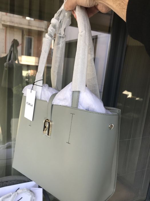 FURLA SOFIA TOTE M.100% оригинал.Със сериен номер,етикети,всичко !