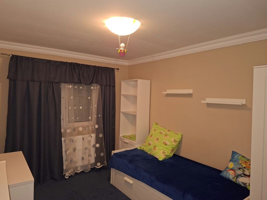 Închiriez apartament 3 camere