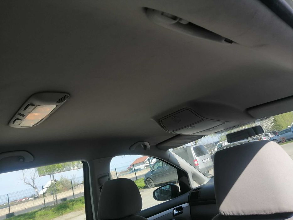 dezmembram volkswagen touran