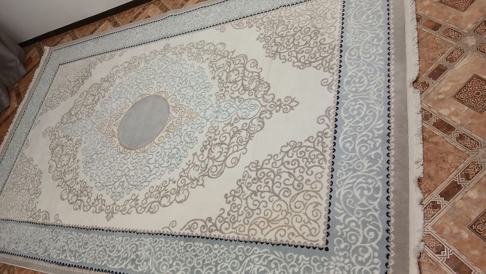 Продам два ковра размер 2/3