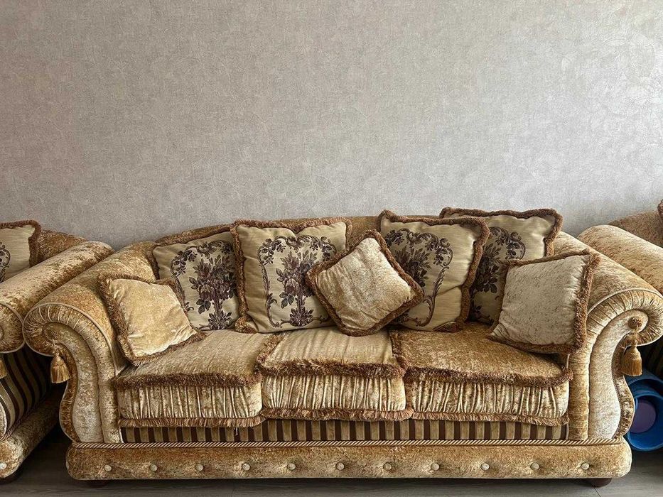 Продаётся раскладной диван в классическом стиле — 300 000 ₸