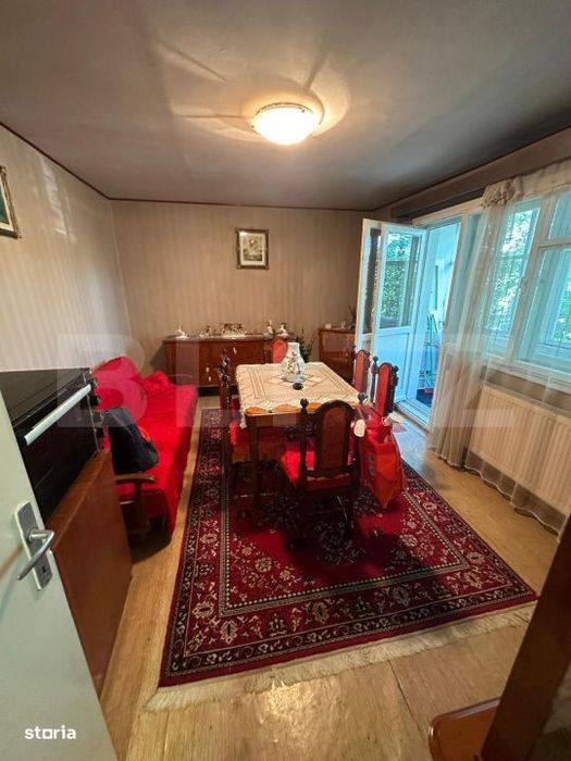 Apartament cu 3 camere, decomandate, boxa, centrala, zona Primaverii