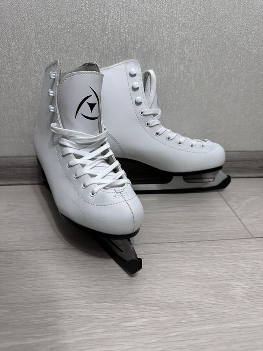 Продам фигурные коньки