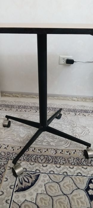 Подставка для телевизора или под музыкальной центр.