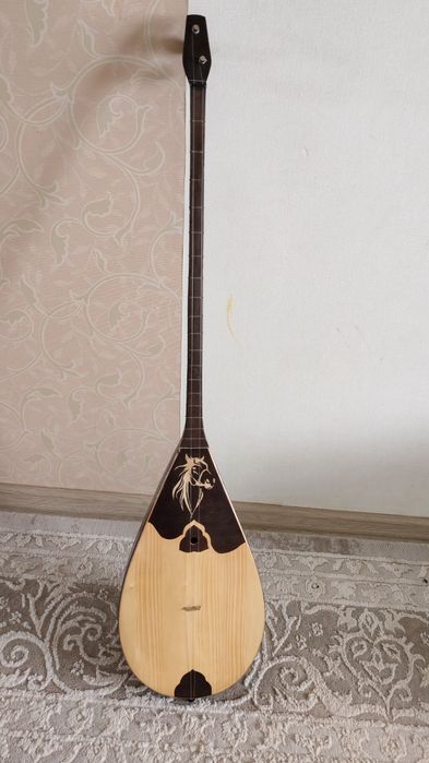 Домбыра. Әнге арналған