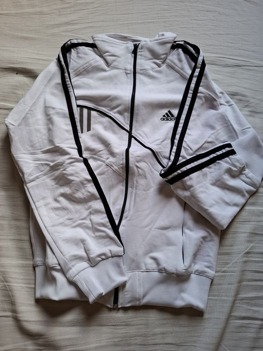 Спортен екип Адидас-нов.