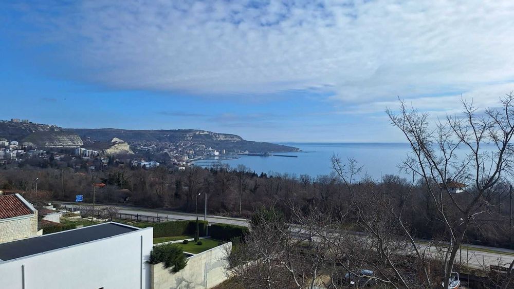 Триетажна вила в Балчик