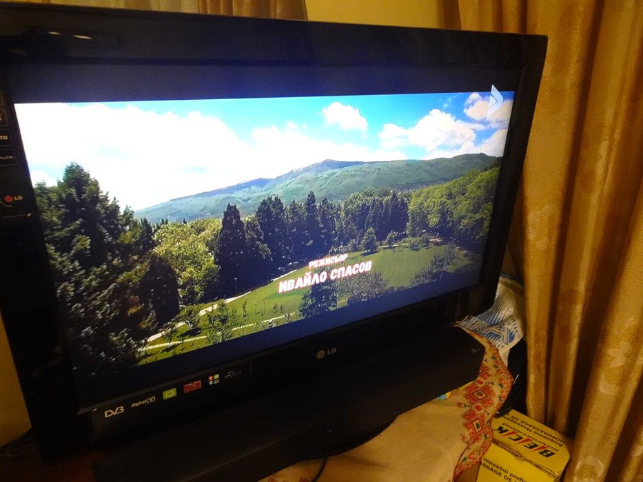 Blu-Ray Player LG BP325, с работещо USB, моля прочети описанието.