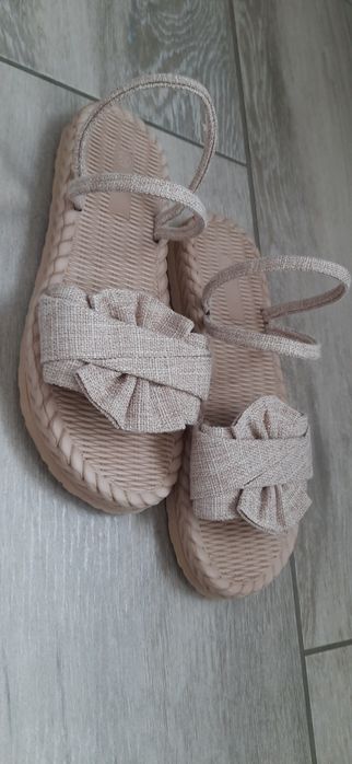 Sandale ușoare de vară