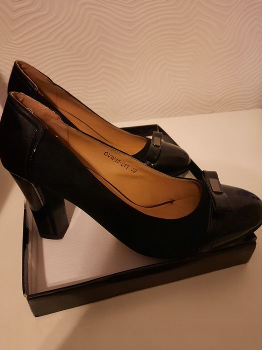 Официални високи черни обувки