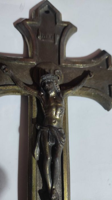 Стар стенен кръст Разпятие Христово от метал