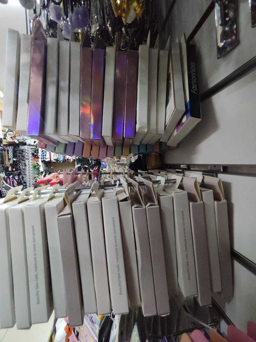 Накладные ногти , маникюр