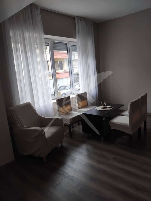 Дава се под наем Етаж от къща в Асеновград - 160 кв.м за 648.21 € - Снимка #1