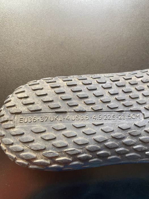 Продавам аква обувки Унисекс