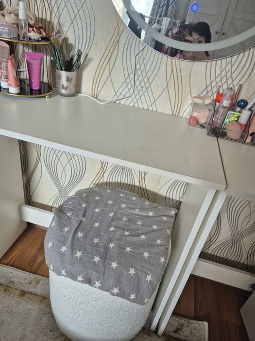 Полка и 2 столика в отличном виде