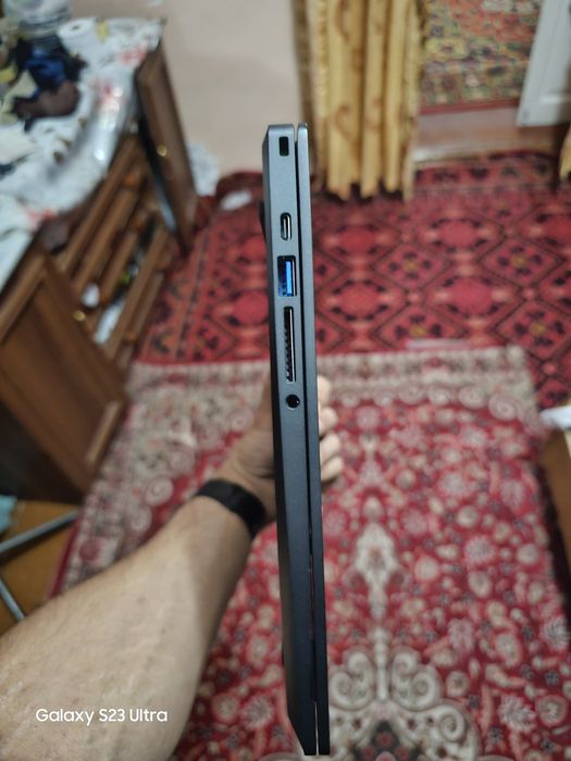 Ультра тонкий лёгкий ноутбук