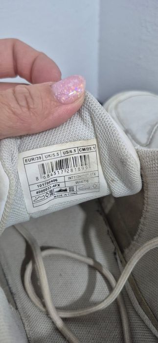 Кроссовки уни белого цвета