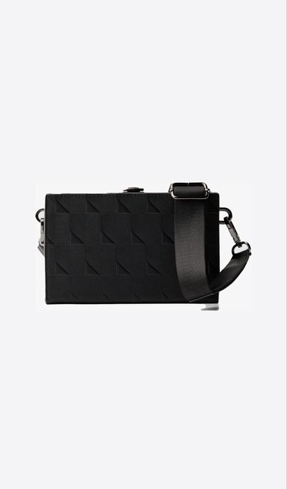 Bershka чанта за през рамо тип преметка