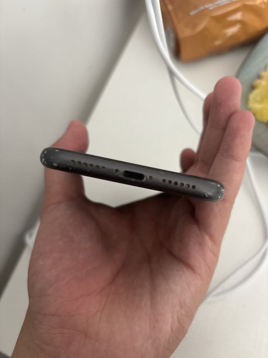 Iphone 11 64GB в черном цвете