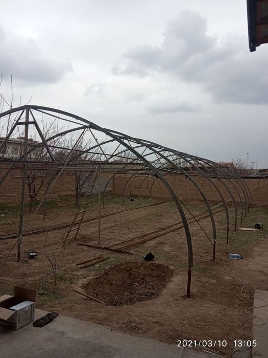 Теплица сотилади 2 сотих, Зангламас металдан ишланган 1000 $ Срочно