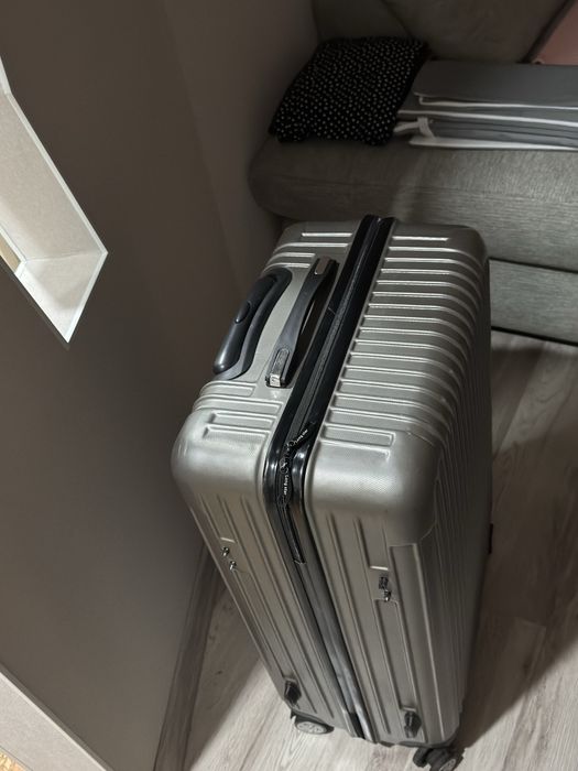 Дорожный чемодан