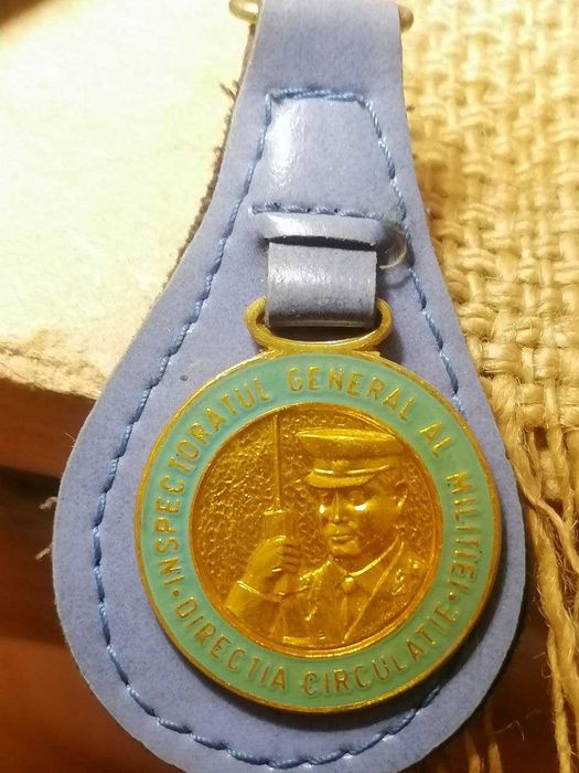 Mini colectie de insigne militare