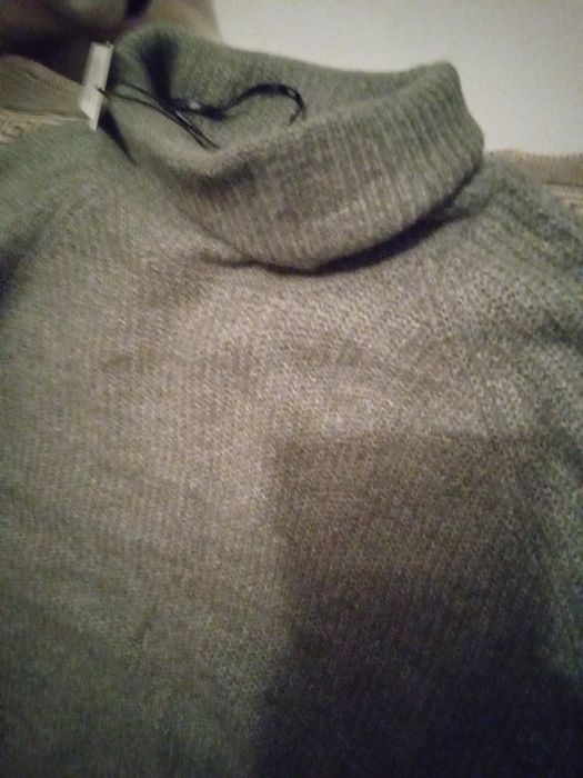 Pulovere tricotate, noi