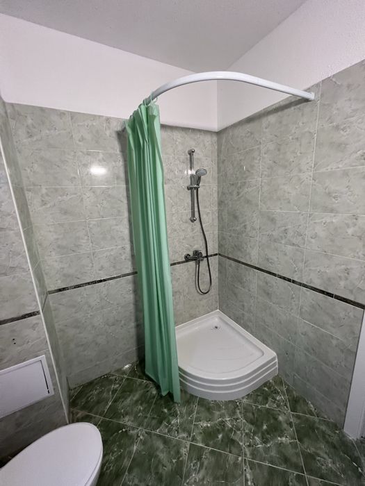 Тристаен под нарм