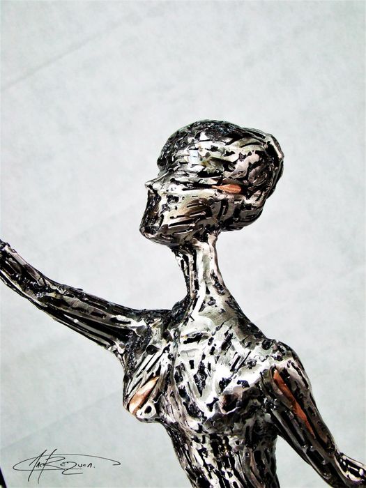 Sculptura otel -Andrei Ghita .Cadou deosebit